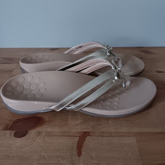 Vionic Women's Bella X Toe Post Sandals Gold Patent Leather With Bow 7 M - Picture 3 of 9